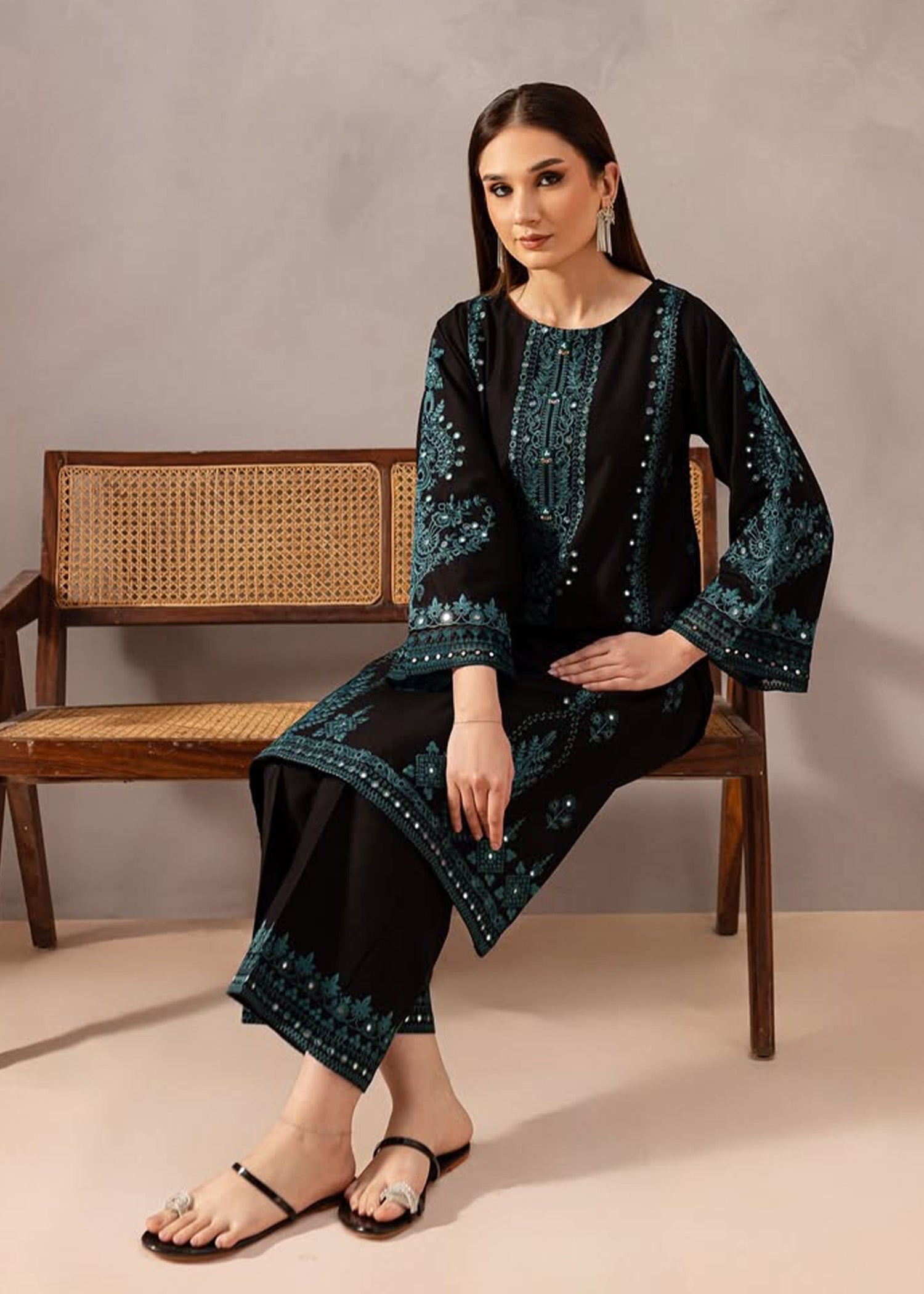 Kaamla Embroidered - 2 PC
